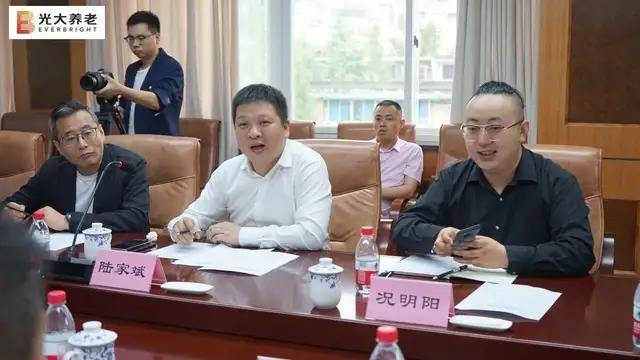 院长孔清泉,西藏成办医院党委委员,副院长吴小东,光大养老执委会委员