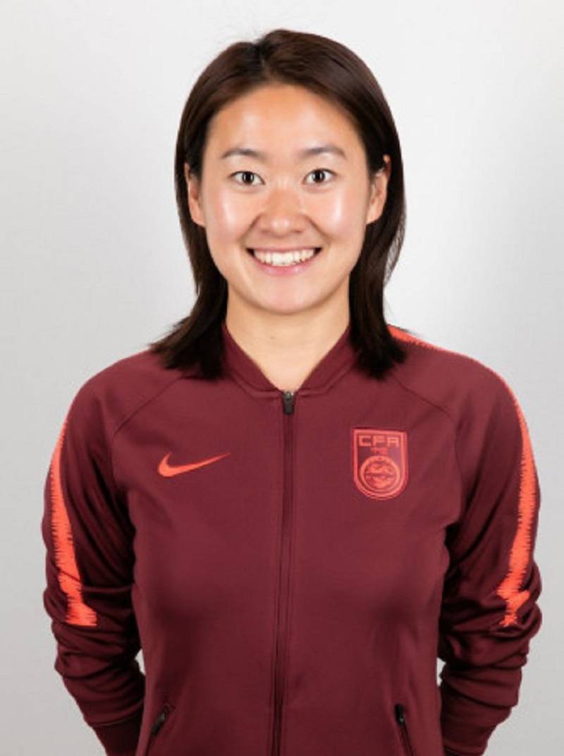 原创中国女足队长吴海燕:年仅20岁任队长,笑容甜美治愈人心