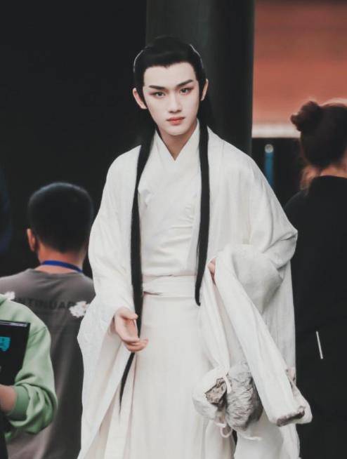 丁程鑫参加《天官赐福》定妆照?看到他的古装造型,谢怜本人
