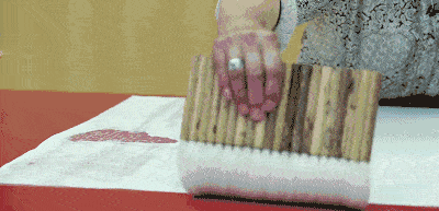 揭去命纸后给画心上浆 图源:知乎@sme情报员