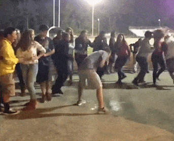 搞笑gif:一张图告诉你 什么叫做人老心不老