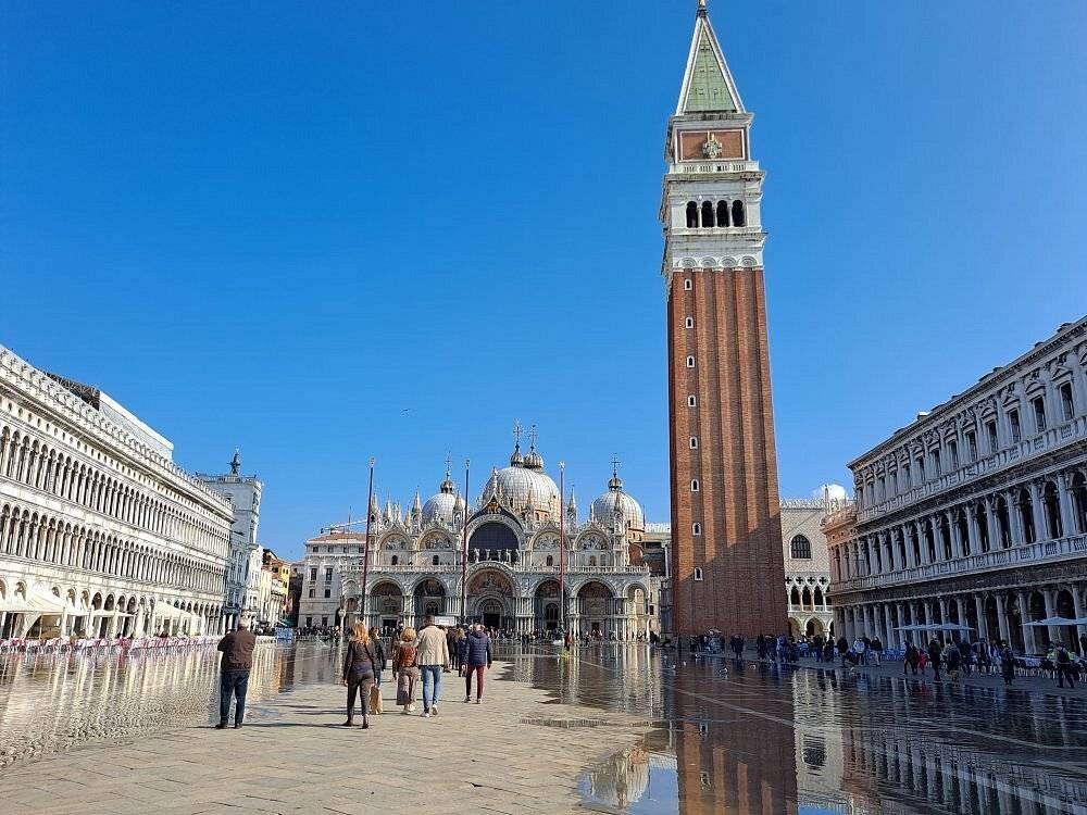 作为威尼斯的地标性建筑,圣马可大教堂的外墙和内部金色部分,都是