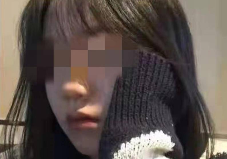 原创湖南岳阳,17岁女生被男同学约出遇害,遗体裹着床单被杂草掩盖