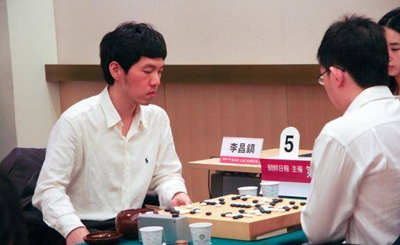 原创韩国围棋大师李昌镐:棋艺高超不会系鞋带,师母直言他不懂生活