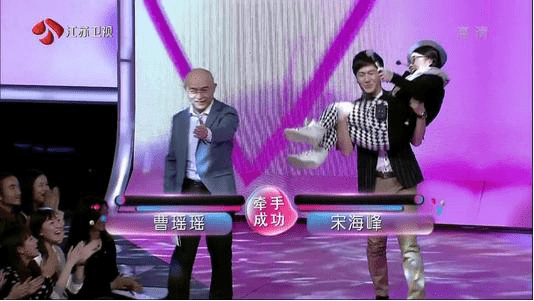 非诚勿扰:他被所有女嘉宾灭灯,离开时抱走女导演,如今俩人怎样