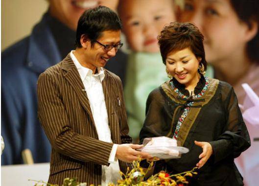 原创演员史可:前夫娶主持人李静,自己二婚嫁外国富豪,跨国恋今如何
