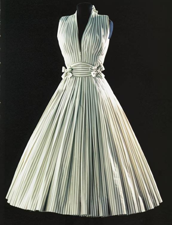 carven "ma griffe" 连衣裙收藏于巴黎 palais gallieria 时装博物馆