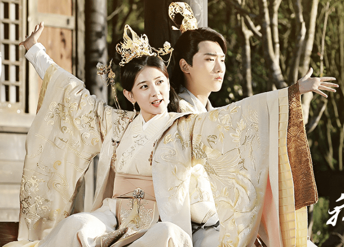 原创《双世宠妃3》悄悄开播,又一个穿越故事,今晚可以一次追8集