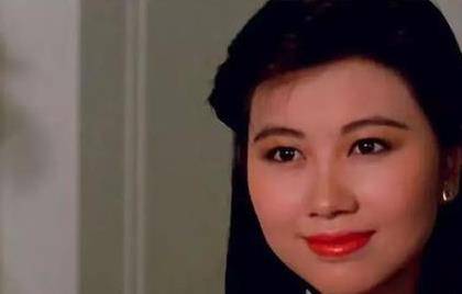 21岁成亚洲皇后,却被前夫曝"私房事",后携子3嫁初恋好