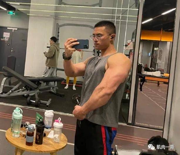 180cm山东体院肌肉男,寸头身材太可了