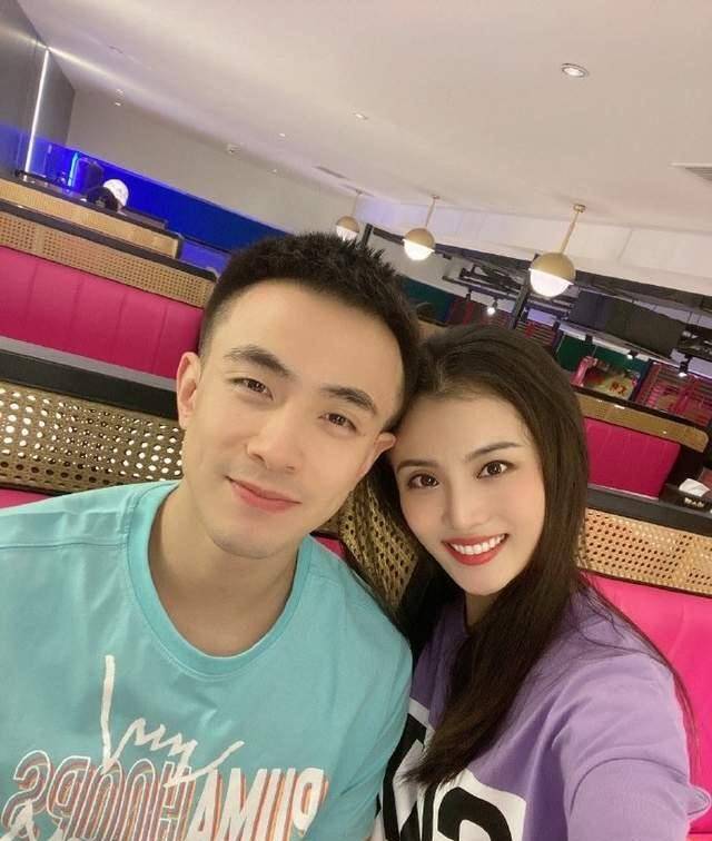 赵继伟未婚妻曝光!甜蜜拥吻照让人上头,已经恋爱7年,近期完婚_王君瑞