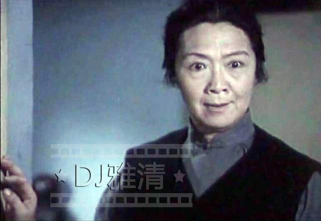 如今,黄锦裳依然活跃在影视镜头前,我们祝福她身体健康,万事吉祥.