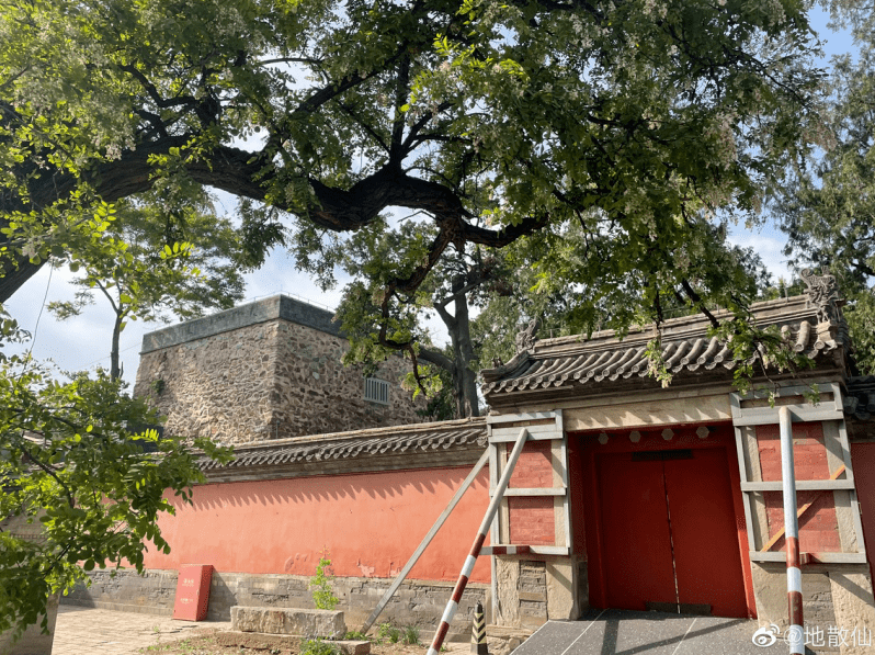 第二绝-建在寺院四角的碉楼 承恩寺的建筑中 有一个比较少见的特征 那