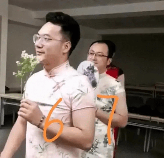 高三男老师穿旗袍走红,比女老师还要妖娆,画面太美简直不敢看_高考