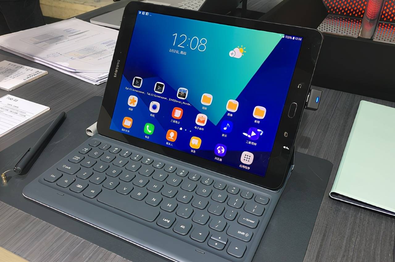 三星galaxy tab s8 平板曝光,三种规格可随心选择!