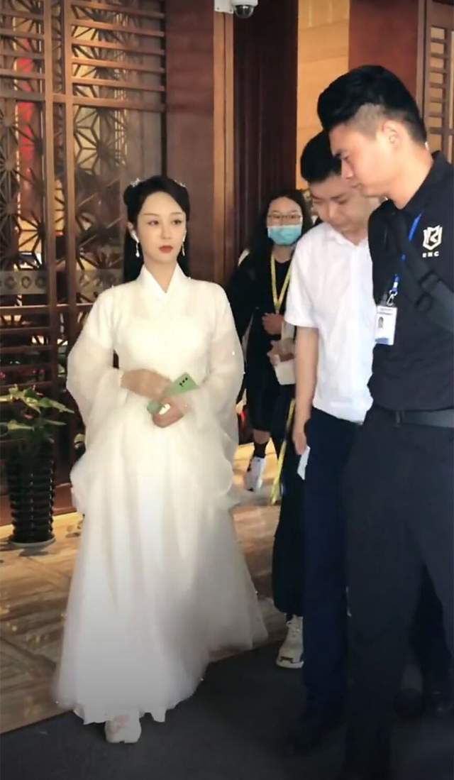 终于明白为何这么多人喜欢成毅了!他工作时认真的样子