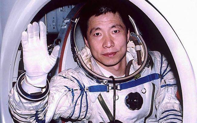 神舟十二号宇航员16选3,将太空生活3个月,杨利伟为何只是备选?