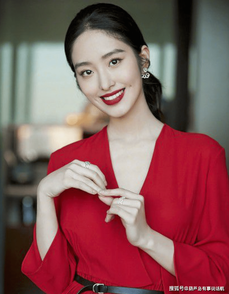 原创杨采钰,她的身材保养得太好了!她与陈金飞的跨代恋,是真爱吗?