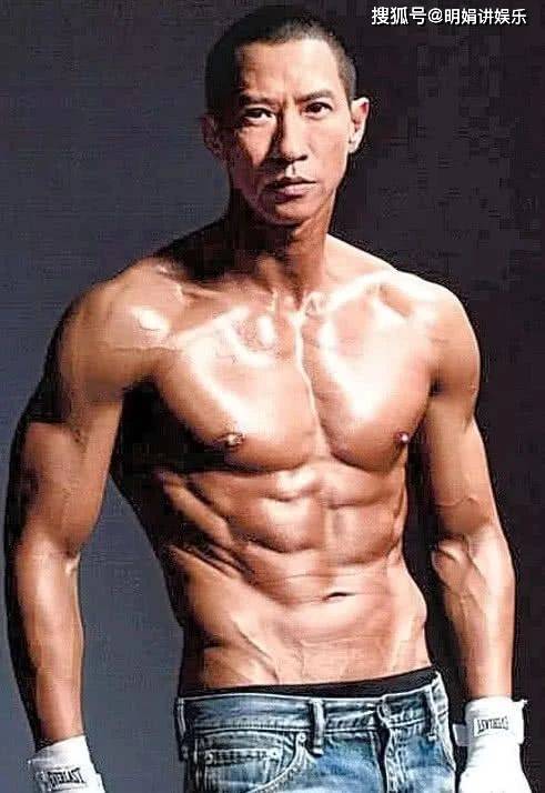 张家辉,在《激战》中张家辉的肌肉绝对惊艳,如此健美的身材不输职业