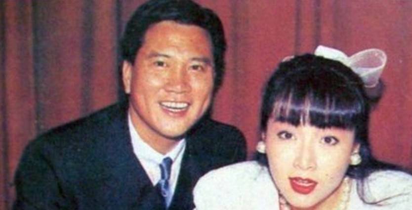 61岁万梓良东山再起,29岁妻子很美丽,儿子遗传爸爸长相