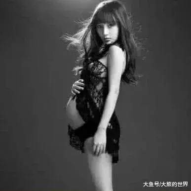 原创女明星孕照太大胆,baby光着大肚子,李小璐直接穿蕾丝套装!