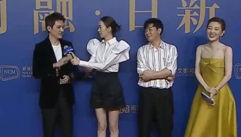冯绍峰离婚后首次公开露面,心不在焉状态显憔悴,和颖宝反差明显