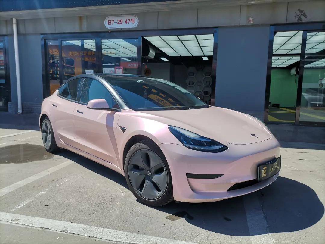 特斯拉model3改色案例,特斯拉model3改装案例 改色案例鉴赏特斯拉model3双色糖果胭脂粉贴膜改色