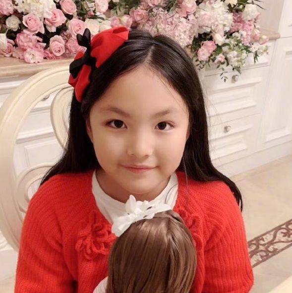 当赵薇女儿撞上李湘女儿,网友:这简直是见过的最惨烈对比