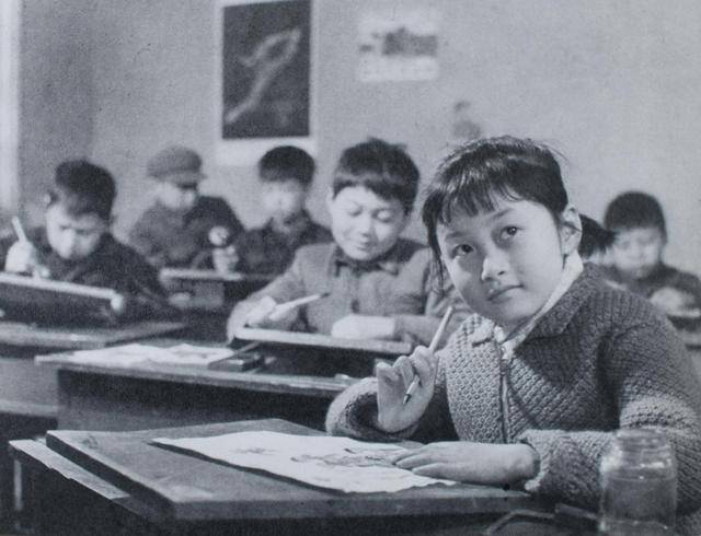 怀旧70年代老照片,那时的青岛海滨