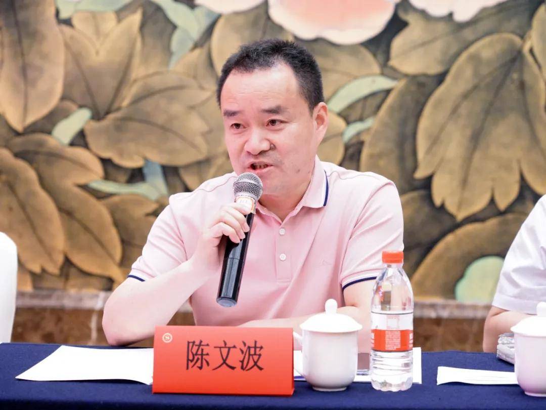 人民日报社《民生周刊》执行副总编辑,民生网总编辑陈文波