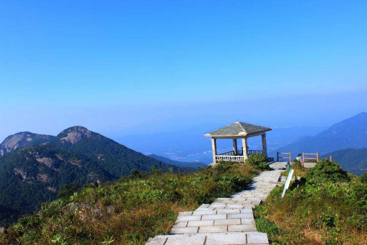 中国名山之一,是海南第一高山,是海南岛的象征