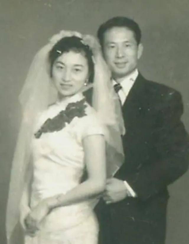 他是《南征北战》高营长:49岁绝望自杀,妻子死后不愿与他合葬!_冯喆