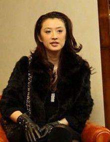 "花花公子"王志文,结婚12年为何0绯闻?看看老婆是谁就