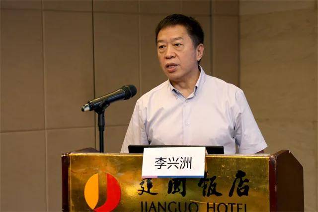 西安市人民医院·西安市第四医院李兴洲院长向大会致辞,首先感谢省