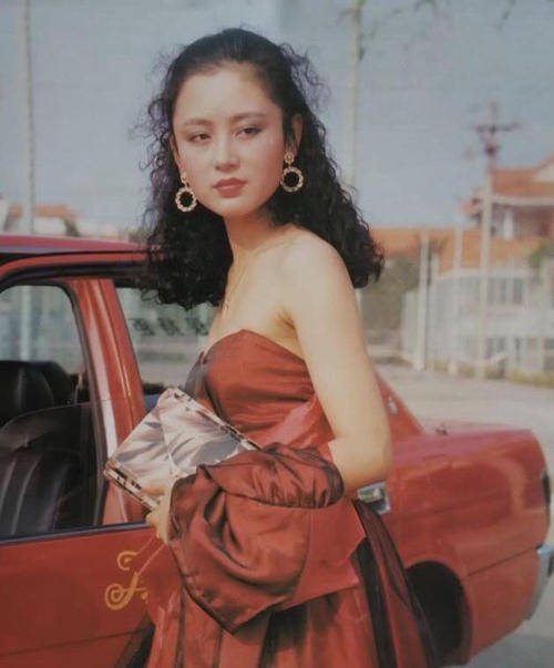 陈红的潇洒情史,靠美貌征服了风流导演,内心强大守住了幸福婚姻?