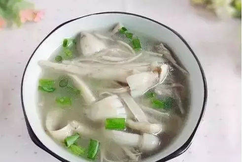 这就是云南的野生菌,鸡枞菌.