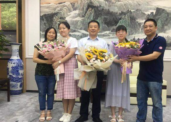 对于两个陈静怡均能在高考中发挥出色,两人的老师并没有感到意外.