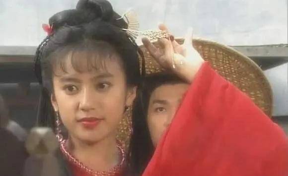 1994年,在电视剧《昆仑奴》里饰演红衣少女红绡一角,从而让内地观众