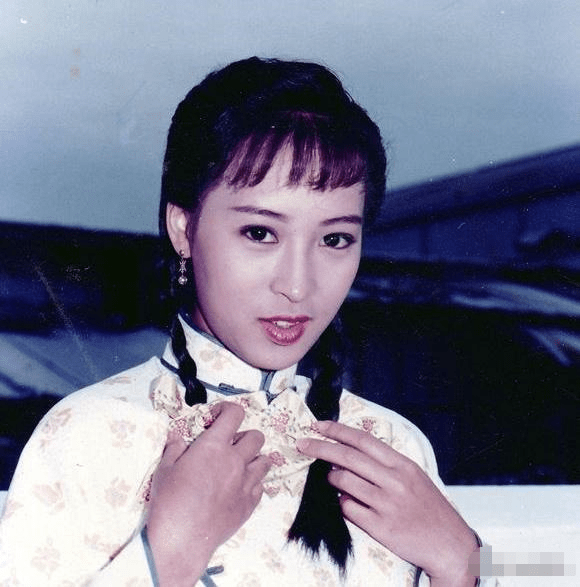 "古装皇后"黎美娴退隐嫁给富商,15年无儿无女,54岁被宠成公主!