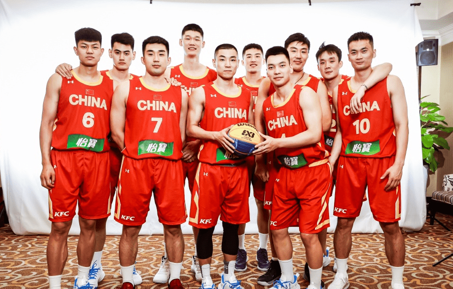 原创中国三人男篮合照!胡金秋c位,高诗岩陈培东搞怪,小丁像好大哥