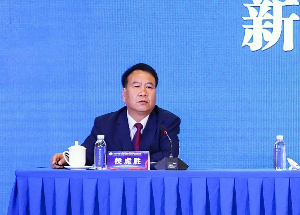 晋城市委宣传部副部长,市政府新闻办主任侯虎胜