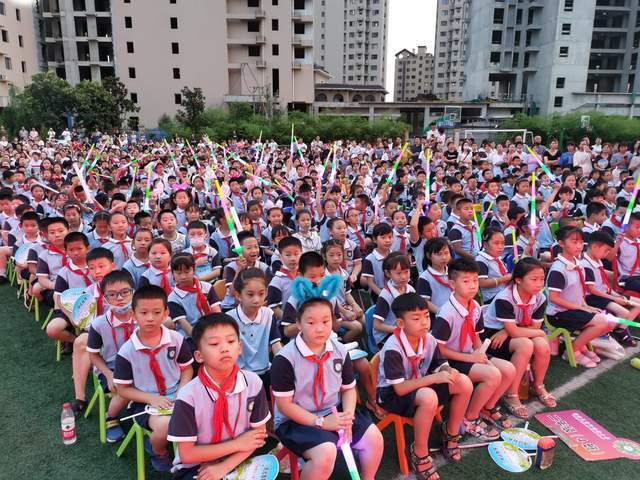 灞桥区黄河锦绣小学庆祝建党100周年暨期末文艺汇演活动举行