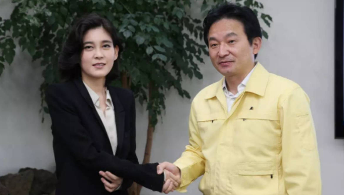 约合8370万元人民币,这对于个人财富达到22亿美元的李富真,来说是9牛