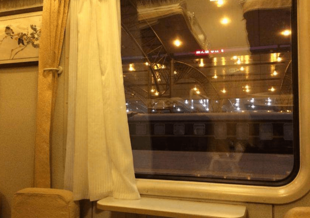 原创中国首列全卧铺火车,全程727公里不设停站点,乘客一觉睡到终点