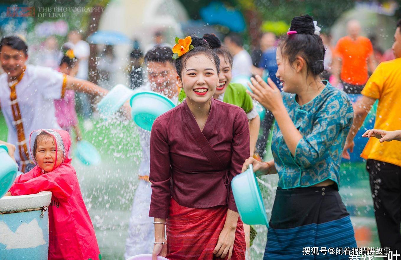 浙江人的泼水节开始了有美丽的傣族姑娘助阵场面更壮观了