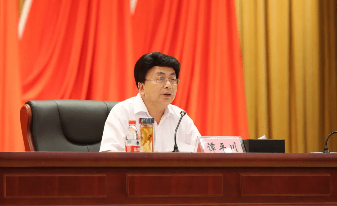 谭平川指出,准确把握党史学习的重点内容,要紧扣"学史明理,学史增信