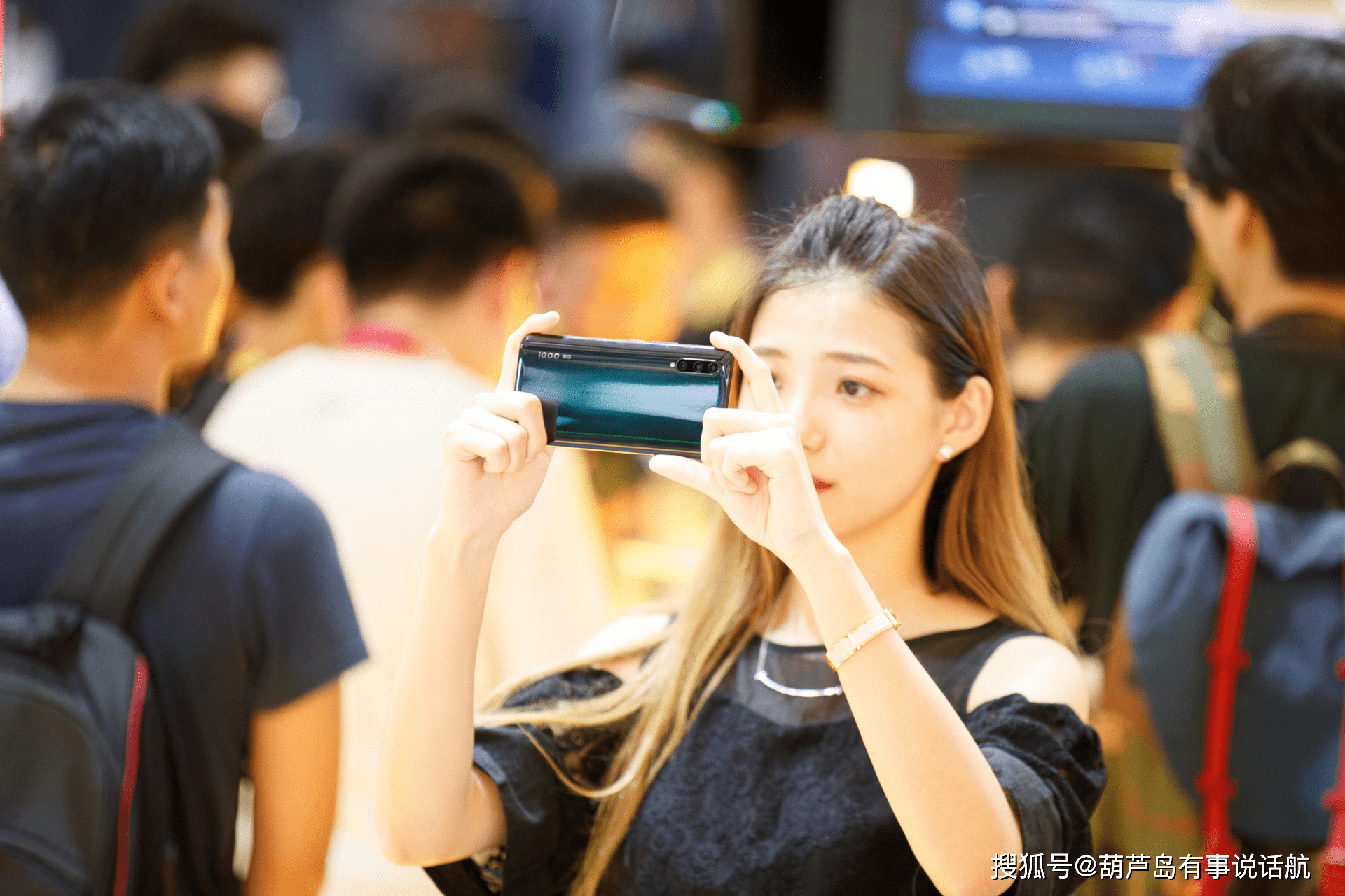 亮眼!vivo派出美女产品经理发布新品!