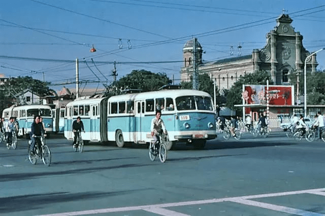 80年代老照片各大城市的有轨电车