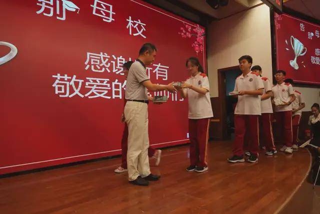 通州区第四中学举办2021届初中生毕业典礼