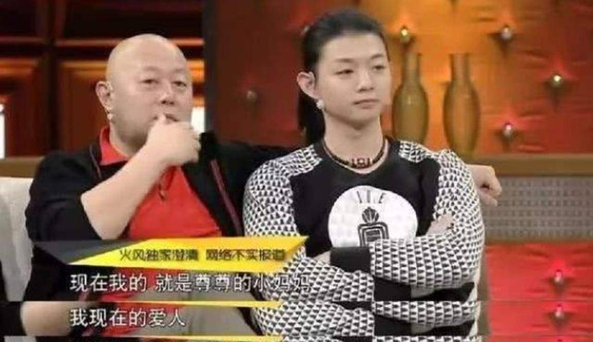 霍尊唱歌给爷爷听博其欢心,同父异母妹妹罕见露真容,兄妹感情好?